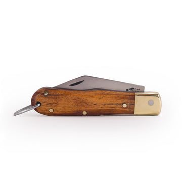 Canivete clássico modelo R3 com lâmina em aço inox e cabo com talas de madeira de jacarandá.