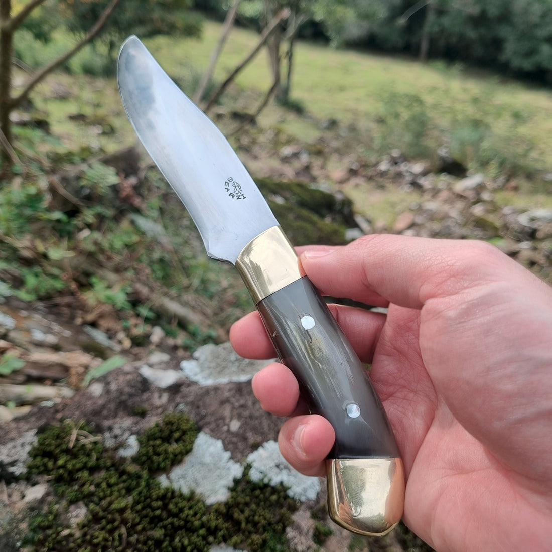 Faca artesanal HR Bushcraft cabo chifre natural