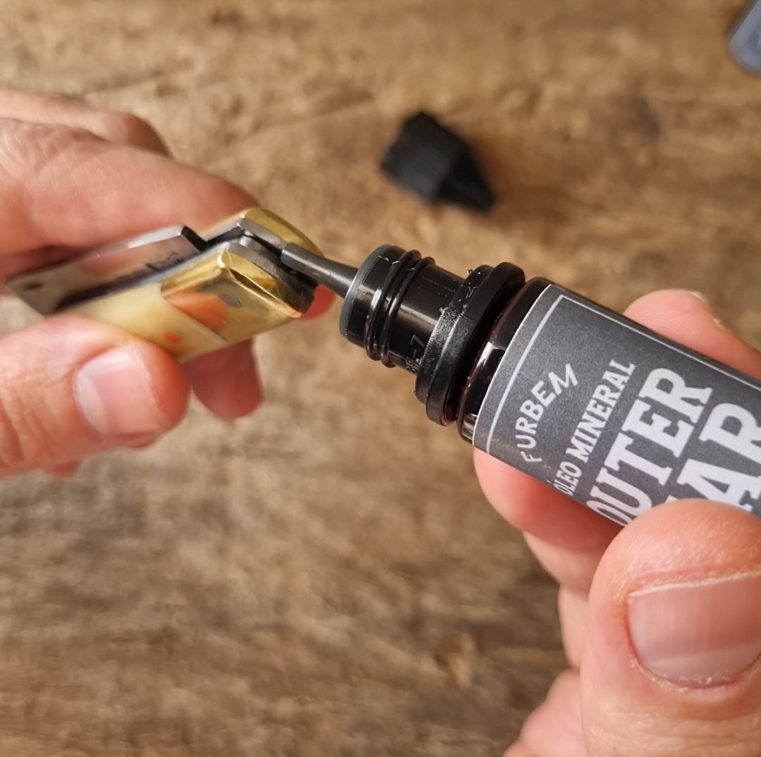 O melhor Óleo Mineral para proteger facas e canivetes com padrão atóxico.
